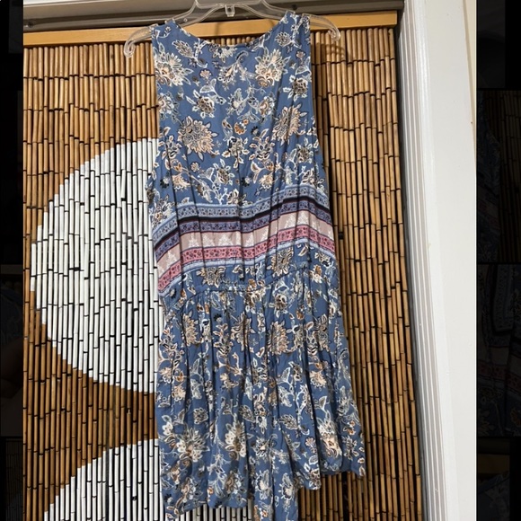 AE Floral Romper - Picture 4 of 4